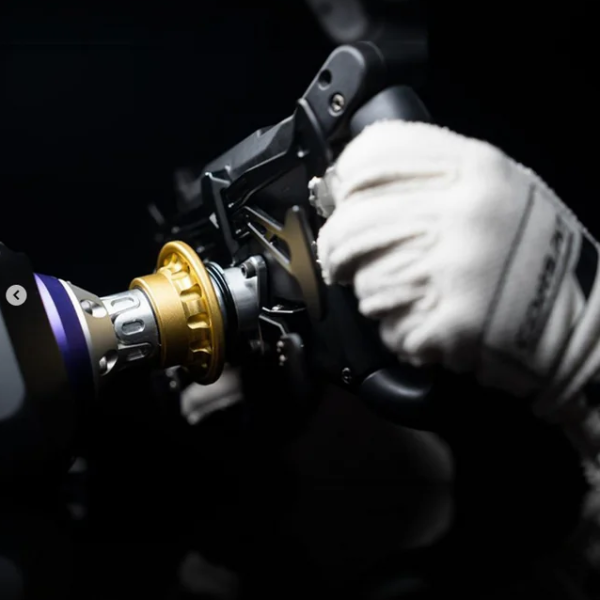 Durable quick release hub with zero backlash